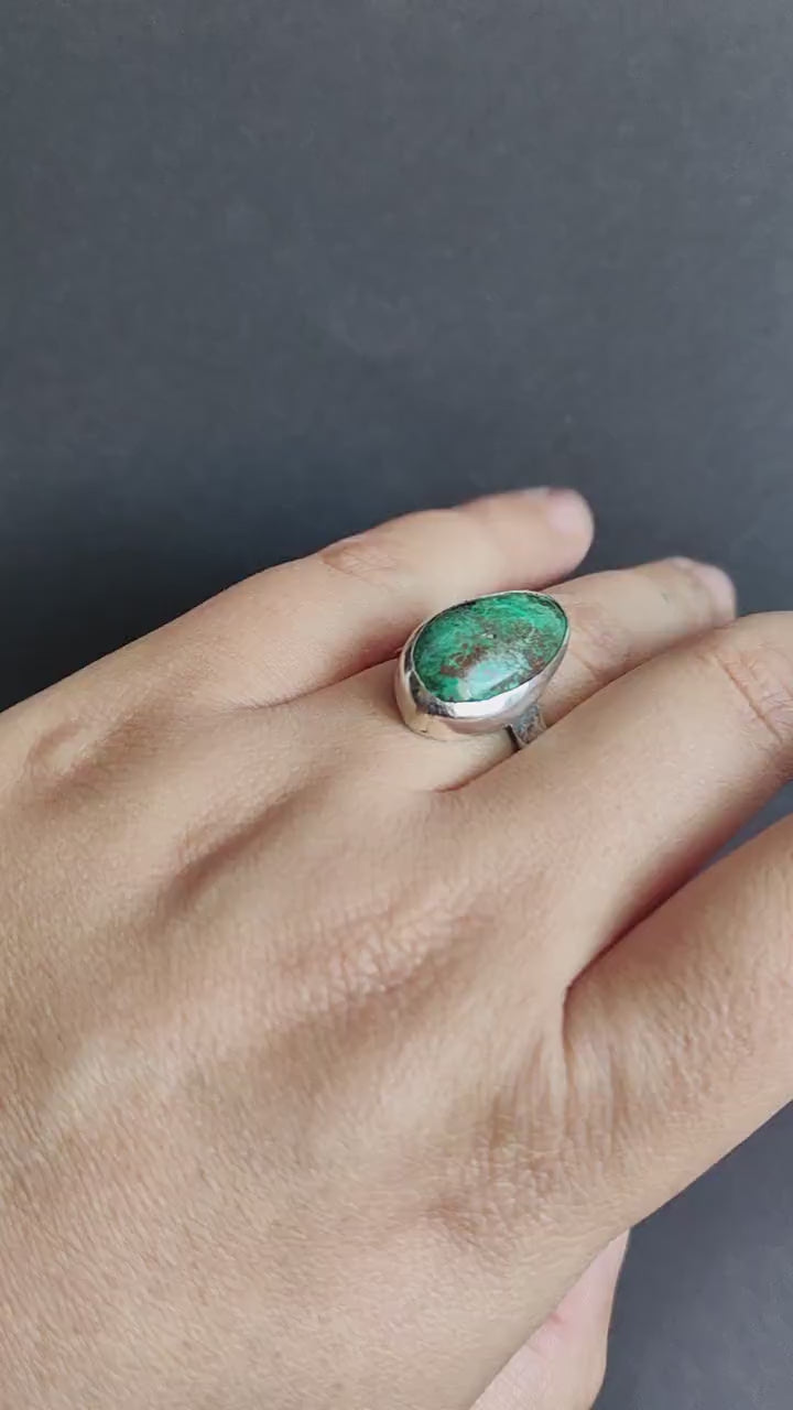 Green natural chrysocolla ring with octagon textured sterling silver band. Handcrafted with sustainable materials, Size US 7 - OAK